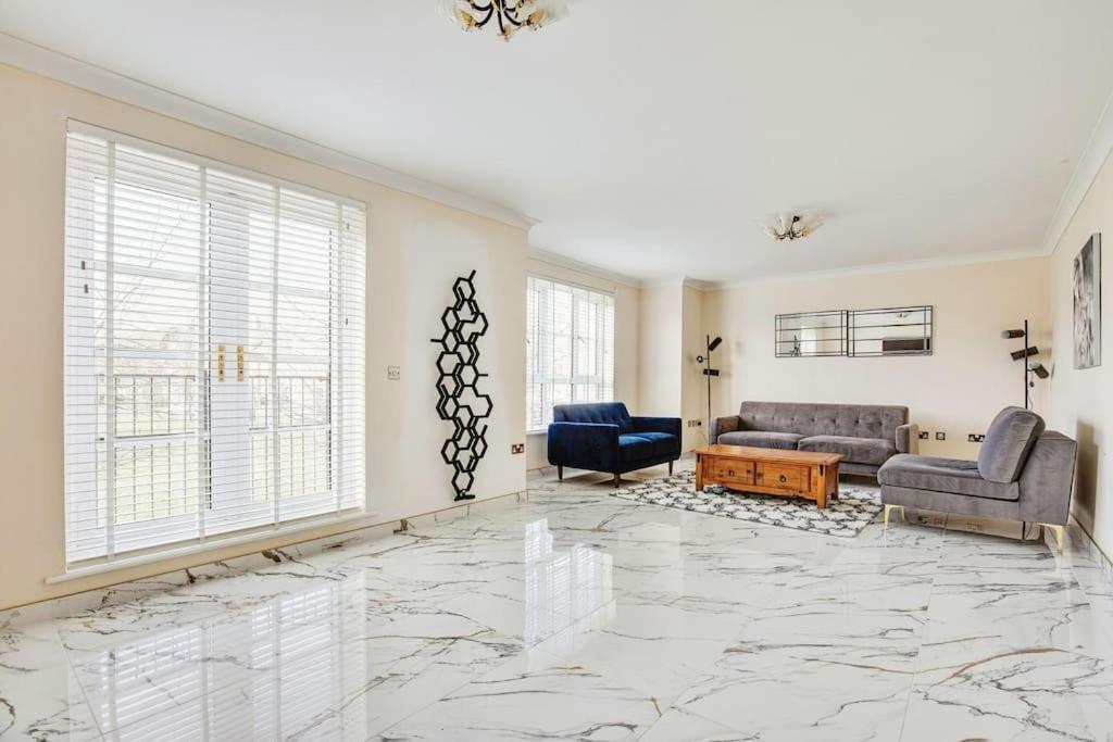 Modern 5 Bedroom House With Free Parking. Only 30 Mins To Bond Street Stanmore  Zewnętrze zdjęcie